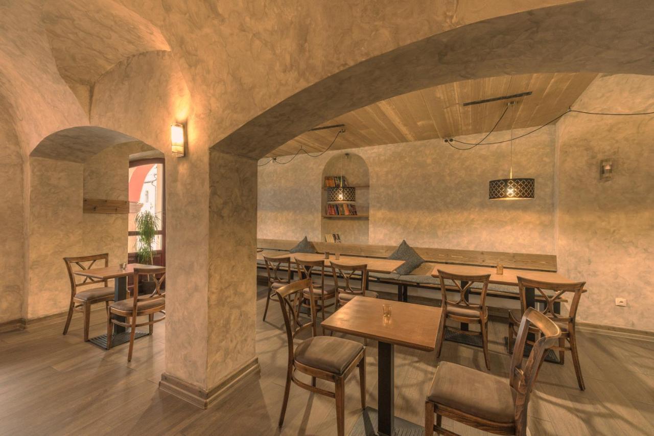 Hotel Na Stare Poste Йилемнице Экстерьер фото